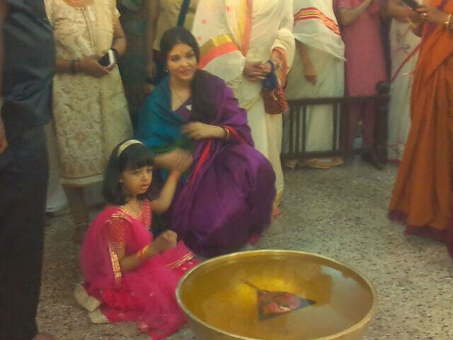 Aishwarya Rai Bachchan, Aaradhya At A Dussehra Puja