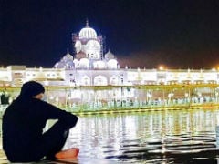 Akshay Kumar Visits Golden Temple, Instagrams 'Surreal' Experience