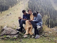 Alia Bhatt, Vicky Kaushal And Meghna Gulzar In A Postcard-Worthy Pic From Kashmir