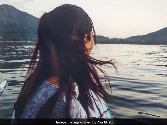 Alia Bhatt Lights Up Instagram With Amazing Pictures From Kashmir
