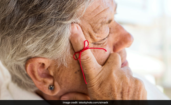 World Alzheimer's Day 2019: Know About Common Signs, Symptoms, Treatment