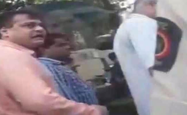 On Video, BJP Lawmaker Assaults Hawkers, Abuses Policemen In Mumbai