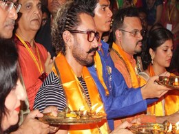 डांडिया में पहुंचा 'हिंदुस्तानी ठग', शुरू किया ‘सीक्रेट सुपरस्टार’ का प्रमोशन डांडिया में पहुंचा 'हिंदुस्तानी ठग', शुरू किया ‘सीक्रेट सुपरस्टार’ का प्रमोशन