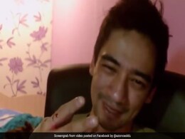 पत्नी की बेवफाई से दुखी पति ने जहरीले सांप से खुद को डसवाया, बनाया मौत का LIVE वीडियो पत्नी की बेवफाई से दुखी पति ने जहरीले सांप से खुद को डसवाया, बनाया मौत का LIVE वीडियो