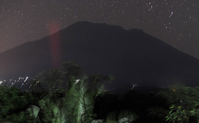 Bali Volcano On Highest Alert Level, Thousands Flee