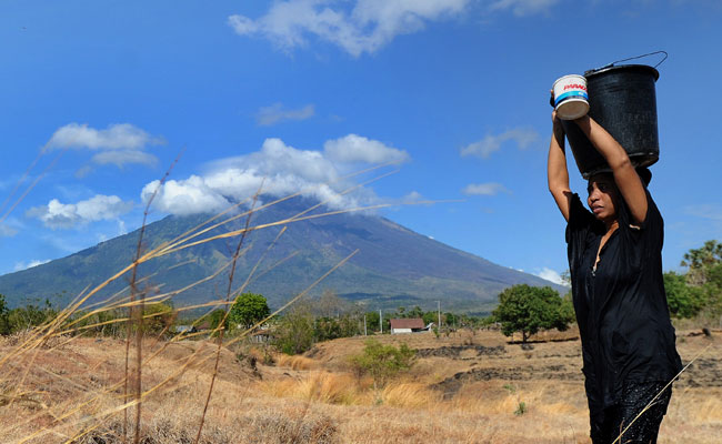 Food Aid, Face Masks Dispatched To Bali As 57,000 Flee Volcano