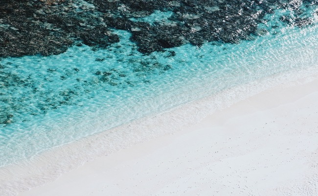 6 Beauty Essentials To Carry When You Hit The Beach