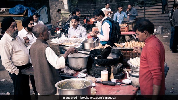 What all Street Foods Are Included in Chaat? From Gol Gappe to Aloo Tikki and More!