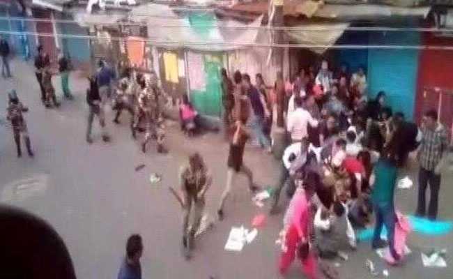 Batons Get Cracking Before Mamata Banerjee's Peace Talks In Darjeeling