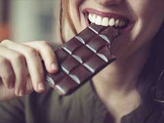 मूड को हैप्पी रखने के साथ कई फायदों से भरी है चॉकलेट, जानें डार्क चॉकलेट खाने के फायदे
