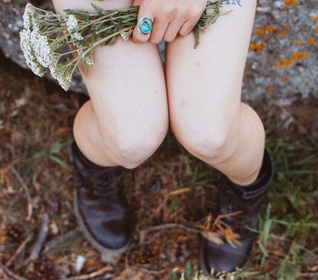 You Can Now Get Rid Of Dark Knees And Elbows At Home In 6 Ways!