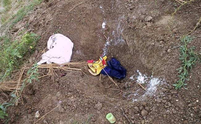 श्मशान भूमि से गायब मिला बच्चे का शव, मां-बाप ने अघोरी पर जताया शक