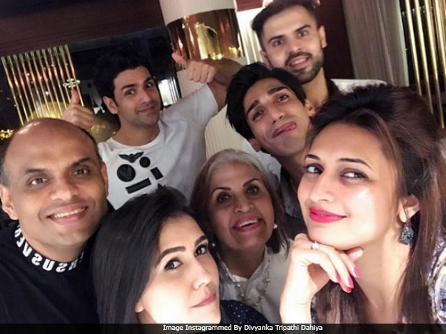 Divyanka Tripathi, Vivek Dahiya Dine At Arth, Designed By Gauri Khan. See Pics