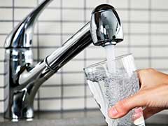 Benefits of Drinking Lukewarm: सर्दी-जुकाम से राहत और ब्लड सर्कुलेशन बेहतर करता है गुनगुना पानी, जानें इसे पीने के फायदे