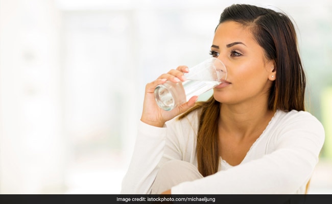 Hot Water Vs Cold Water: गर्म या ठंडा दोनों में से कौन सा पानी है वजन घटाने के लिए कारगर, यहां जानें जवाब