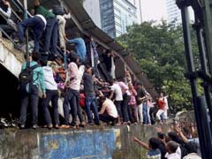 मुंबई ओवरब्रिज हादसा : शिवसेना ने भगदड़ को नरसंहार बताया, विपक्ष ने सरकार पर  साधा निशाना