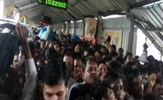 elphinstone station mumbai stampede
