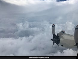 Plane Flies Through Eye Of Hurricane Irma, Video Is Absolutely Terrifying Plane Flies Through Eye Of Hurricane Irma, Video Is Absolutely Terrifying