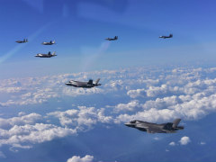 अमेरिका ने कोरियाई प्रायद्वीप के ऊपर उड़ाए बमवर्षक और स्‍टेल्‍थ लड़ाकू विमान