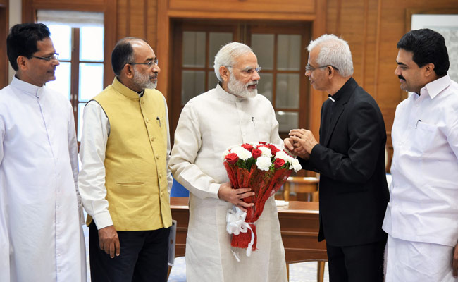 17 महीने बाद आईएस के चंगुल से छूटे फादर टॉम पहुंचे भारत, प्रधानमंत्री से की मुलाकात