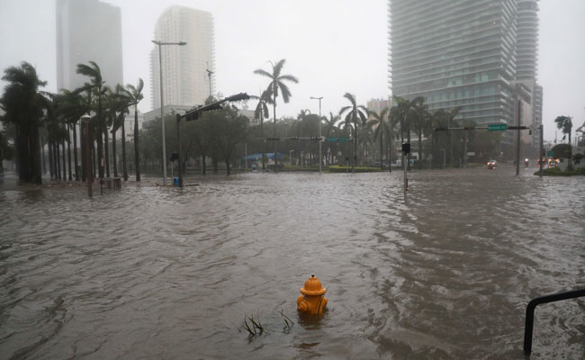 Irma Weakens To Tropical Storm, Batters Florida With Powerful Winds As It Heads North