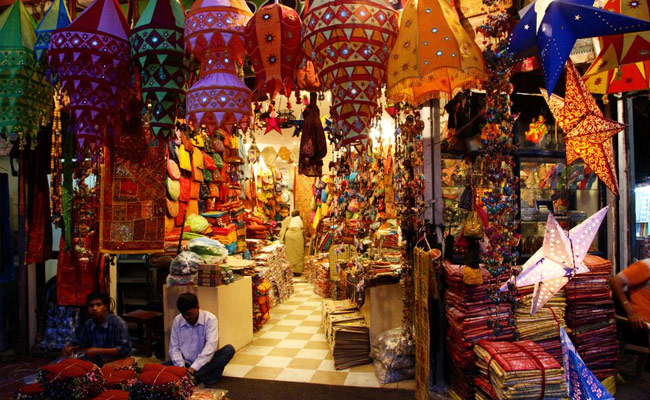 त्‍योहारों पर मंदी की मार: भगवान की तस्‍वीरों और मूर्तियों पर भी दिख रहा मंदी का असर