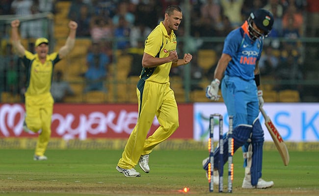 INDvsAUS: धोनी का रिकॉर्ड तोड़ने से चूके विराट, ऑस्ट्रेलिया ने चौथे वनडे में भारत को 21 रन से दी शिकस्त