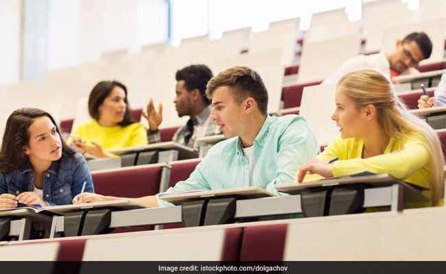 विदेश में पढ़ाई के लिए भारतीय छात्रों की पहली पसंद बना ये देश,  जान लीजिए नाम