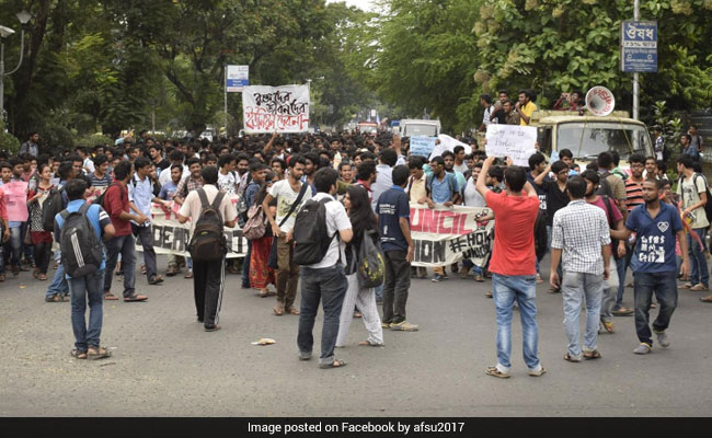 Protests In Jadavpur University Over Bill That Effectively Dissolves Students Unions