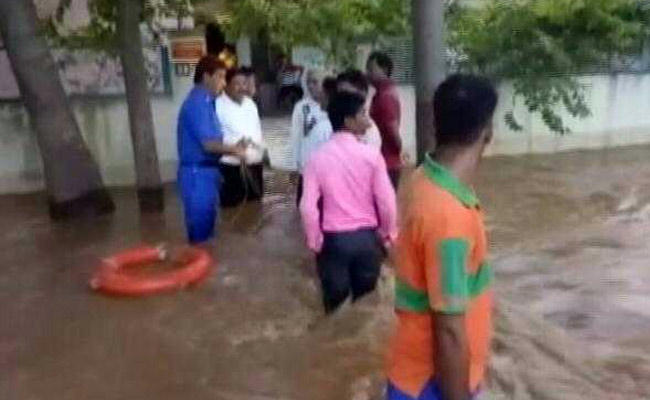 नहर की दीवार टूटी, जांच जारी, लेकिन केंद्र और बिहार सरकार में वाकयुद्ध शुरू