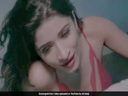 Ragini MMS Returns: हॉरर से ज्यादा इंटीमेट सीन्स से भरा है ट्रेलर, देखें VIDEO Ragini MMS Returns: हॉरर से ज्यादा इंटीमेट सीन्स से भरा है ट्रेलर, देखें VIDEO