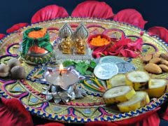 Karwa Chauth 2017: Start Your Karwa Chauth Puja Muhurat From 06:03 PM To 07:17 PM And Foods To Eat On Sargi
