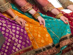 Karwa Chauth 2021: करवाचौथ पर राशिनुसार चुनें कपड़ों का रंग, पति-पत्नी के रिश्ते में घुलेगी मिठास