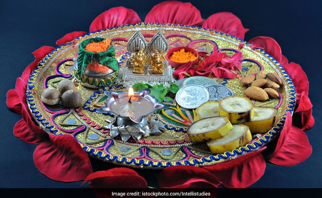 Karwa Chauth 2018: तिथि, पूजा विधि, चांद निकलने का समय, शुभ मुहूर्त और स्पेशल फूड