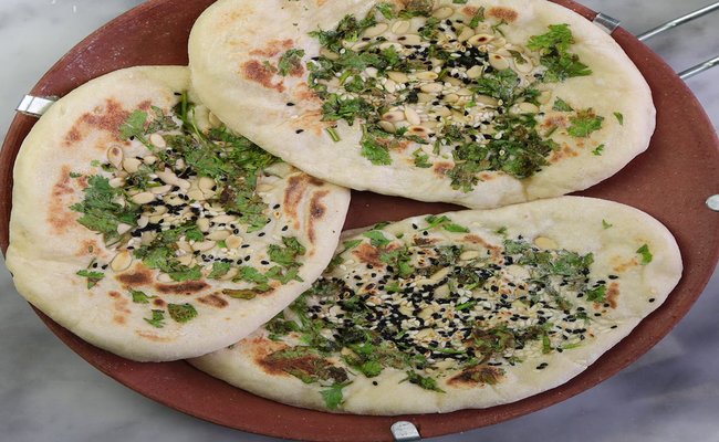 Make Traditional Mughlai Khameeri Roti Without Tandoor And Enjoy A Royal Feast