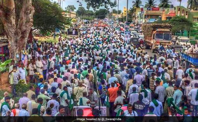 'PM, Keep Your Promise Or Leave': Angry Farmers Protest In Bengaluru