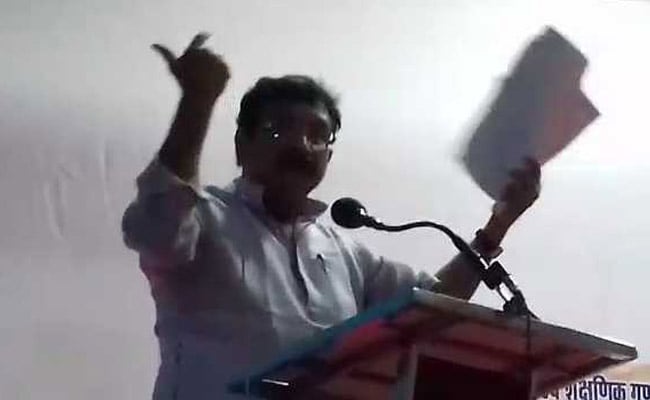 विजय शाह बयान मामले में बड़ी अपडेट: FIR और जांच की मॉनिटरिंग करेगा जबलपुर हाईकोर्ट विजय शाह बयान मामले में बड़ी अपडेट: FIR और जांच की मॉनिटरिंग करेगा जबलपुर हाईकोर्ट