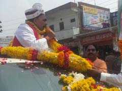 बीजेपी प्रदेश अध्यक्ष महेंद्र नाथ पांडेय ने आगरा में रोड शो कर दिखाई ताक़त