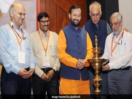 Prakash Javadekar Announces Swachhta Ranking 2017; Tamil Nadu Dominates Prakash Javadekar Announces Swachhta Ranking 2017; Tamil Nadu Dominates