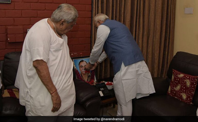 PM Modi Visits Keshubhai Patel's Home To Condole His Son's Death