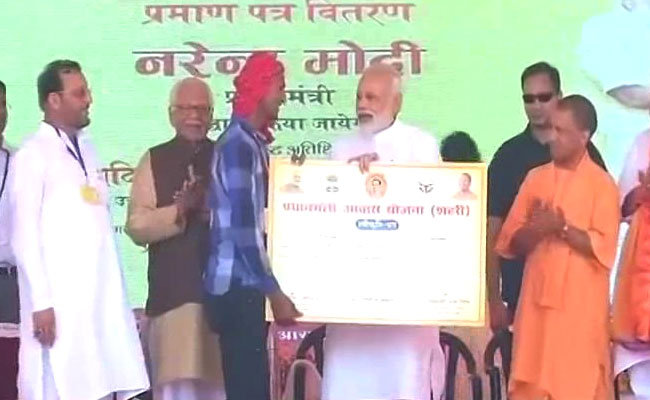 PM Modi In Varanasi Day 2 LIVE: PM Addresses Farmers In Shahanshahpur, Calls For A Clean India