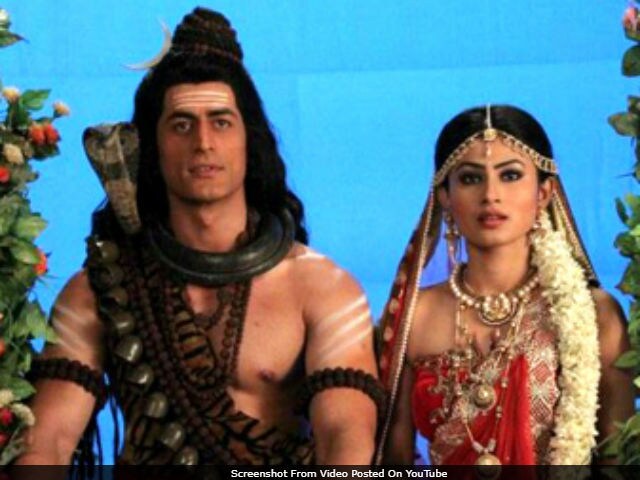 Mouni Roy And Mohit Raina Are Breaking Up (Or Have Already), Say Reports