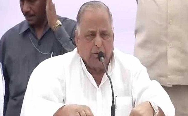 प्रधानमंत्री के लिए ‘नीच’ शब्द का इस्तेमाल करने वाले नेता को निष्कासित करे कांग्रेस : मुलायम सिंह