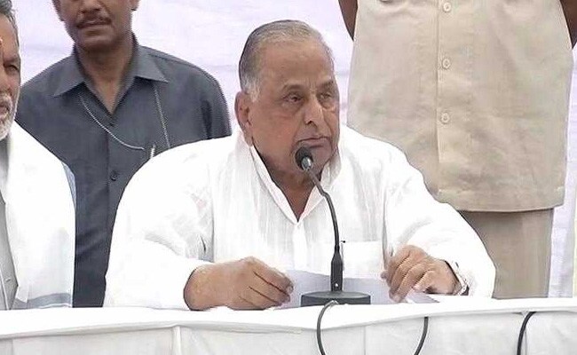 मुलायम सिंह यादव का अखिलेश पर तंज- जिसने बाप को धोखा दिया, वह दूसरे का क्या होगा