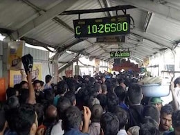 Saddened By Stampede Incident, Mumbai Railway Employees Call Off Dussehra Celebrations Saddened By Stampede Incident, Mumbai Railway Employees Call Off Dussehra Celebrations