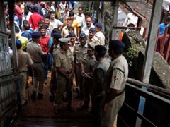 मुंबई भगदड़ में मृतकों की संख्या 23 हुई, रेल मंत्री गोयल ने सुरक्षा उपायों का वादा किया