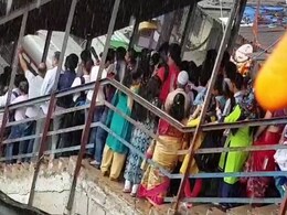 Railways Evict Illegal Hawkers From Stations, Foot Overbridges Railways Evict Illegal Hawkers From Stations, Foot Overbridges