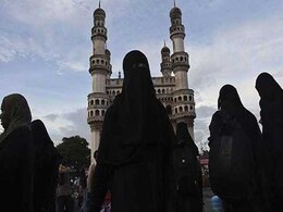'खतने' के डर से ब्रिटेन की अदालत ने दो साल की बच्ची को भारत आने से रोका 'खतने' के डर से ब्रिटेन की अदालत ने दो साल की बच्ची को भारत आने से रोका