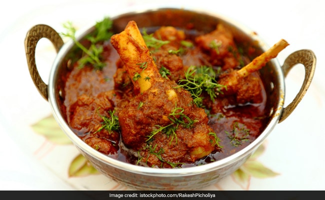 Railway Mutton Curry: मटन लवर्स के बीच हिट साबित होगी ये इंडियन रेलवे मटन करी रेसिपी