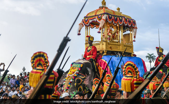 मैसूर के दशहरे की भव्यता पर भी कोरोना का असर, हाथियों की सवारी इस बार शहर से नहीं गुजरेगी